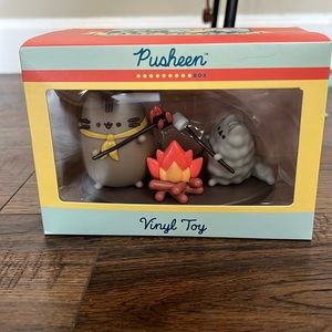Camp pusheen figure